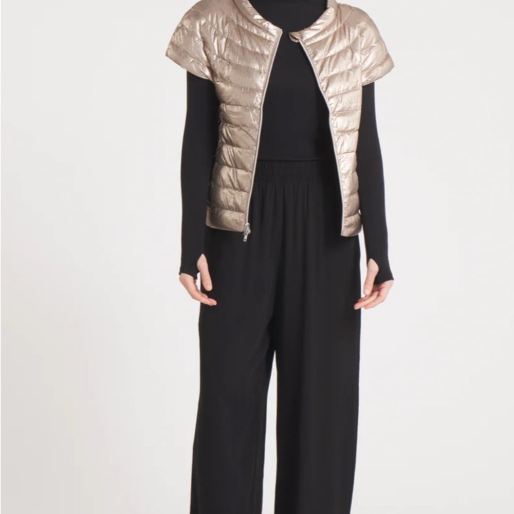 Cotes de London Medium Gold Metallic Puffer Vest - Picture 2 of 8